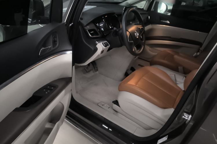 Used Buick GL8 2023 Land Executive Class Comfort Model