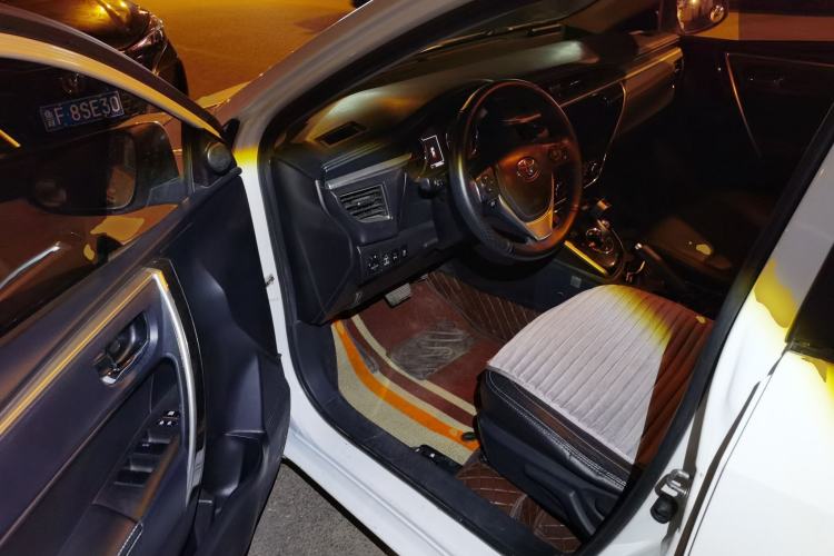 Used Toyota Corolla 2016 Dual-Engine 1.8L E-CVT Elite Edition Driver Seat