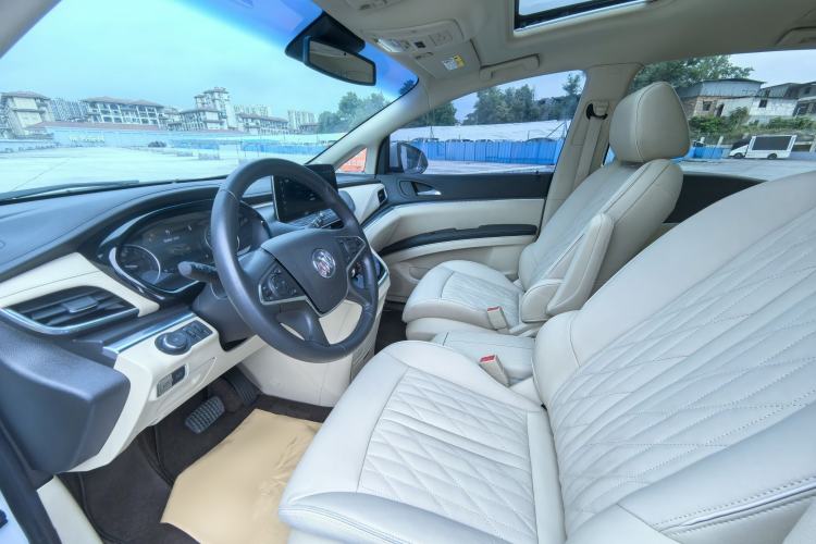 Used Buick GL8 2023 Facelifted Land Cruiser Executive Luxury Version
