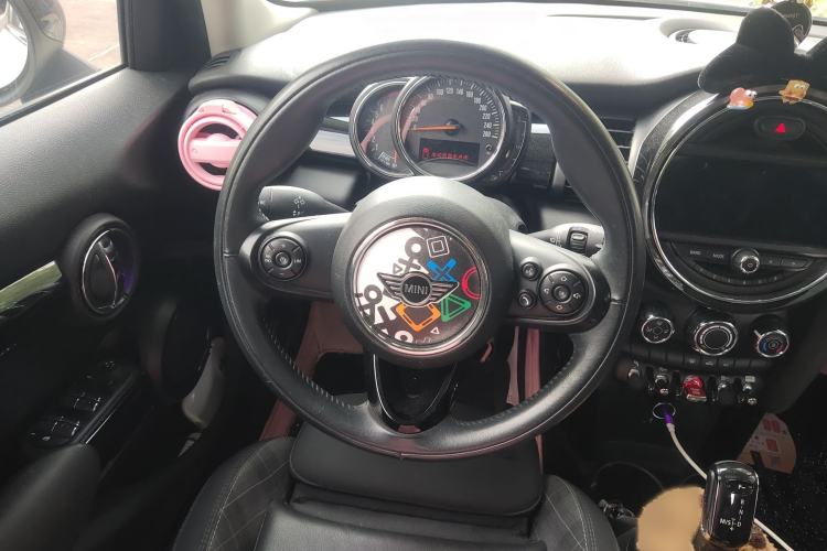 Used MINI MINI 2019 1.5T COOPER Classic Edition Five-Door Version
