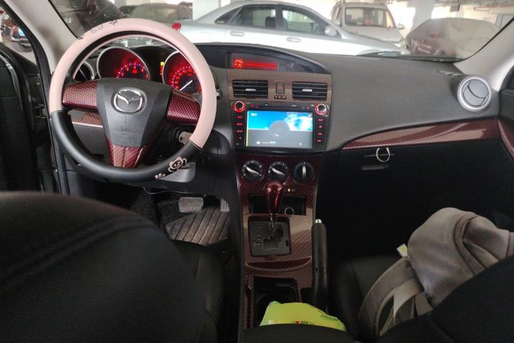 Used Mazda 3 2012 Hatchback 1.6L Automatic Elite Model Center Console