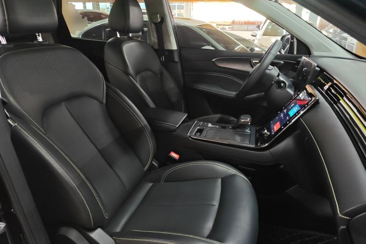 Used Roewe RX5 2023 PLUS 330TGI Automatic Trendsetting Smart Edition
