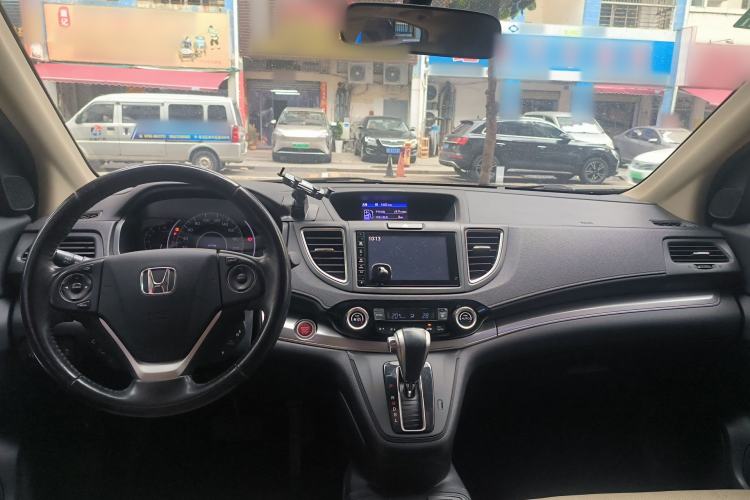 Used Honda CR-V 2015 2.4L two-wheel drive luxury version Center Console