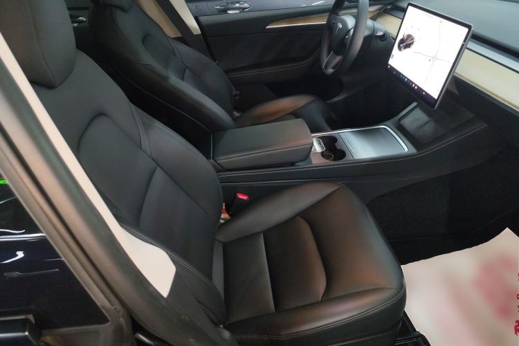 Used Tesla Model Y 2021 Standard Range Rear-Wheel Drive Version Right Front Seat