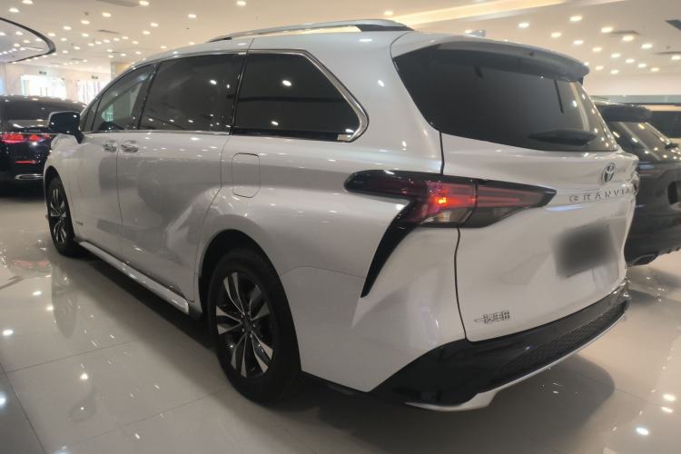 Used Toyota Granvia 2023 2.5L Hybrid Luxury Edition
