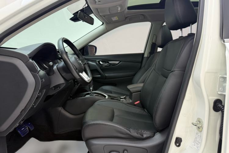 Used Nissan X-Trail 2017 2.5L CVT Luxury Edition 4WD Interior 2