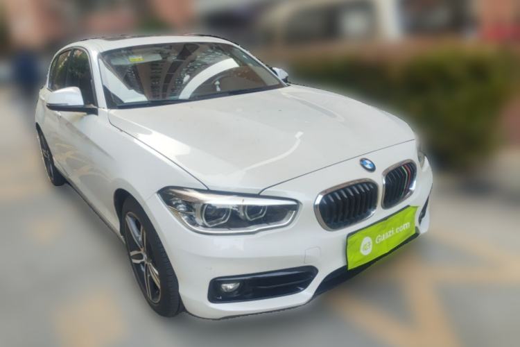 Used BMW 1 Series 2018 118i Sport Design Package Front Right 45 Deg
