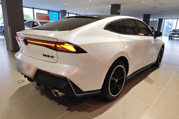 Used CHANGAN UNI-V 2022 1.5T Prestige Version Exterior 1