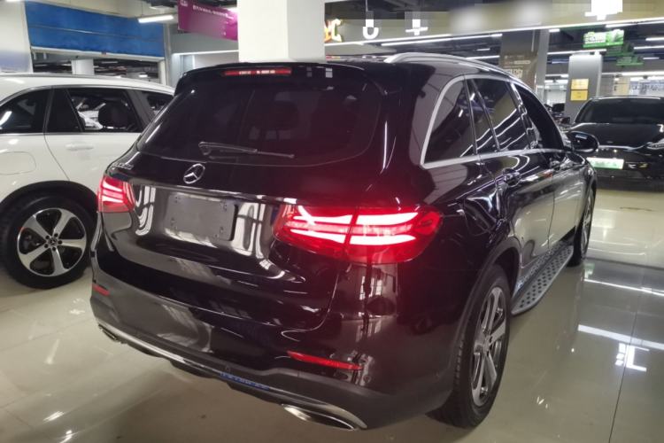 Used Mercedes-Benz GLC 2017 GLC 260 4MATIC Luxury Model Rear Right 45 Deg