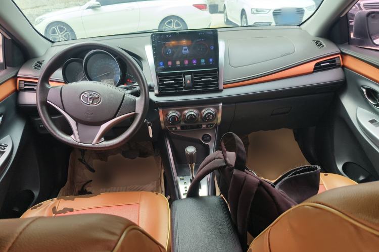 Used Toyota YARiS L Zhi Xuan 2015 1.5E Automatic Charm Edition Center Console