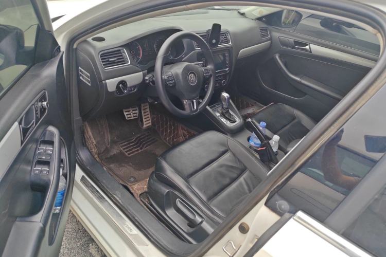 Used Volkswagen Sagitar 2014 1.4TSI Automatic Luxury Model Driver Seat