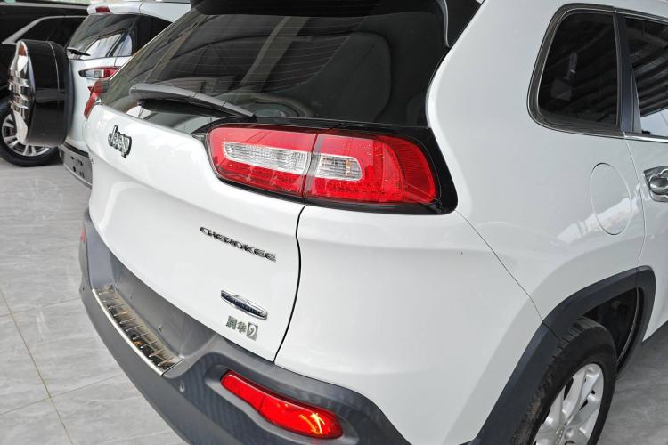 Used Jeep Cherokee 2016 2.4L Leading Edition