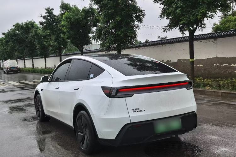 Used Tesla Model Y 2026 Rear-Drive Model Exterior 3