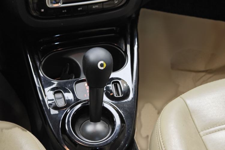 Used smart fortwo 2015 1.0L 52 kW hardtop Dynamic version