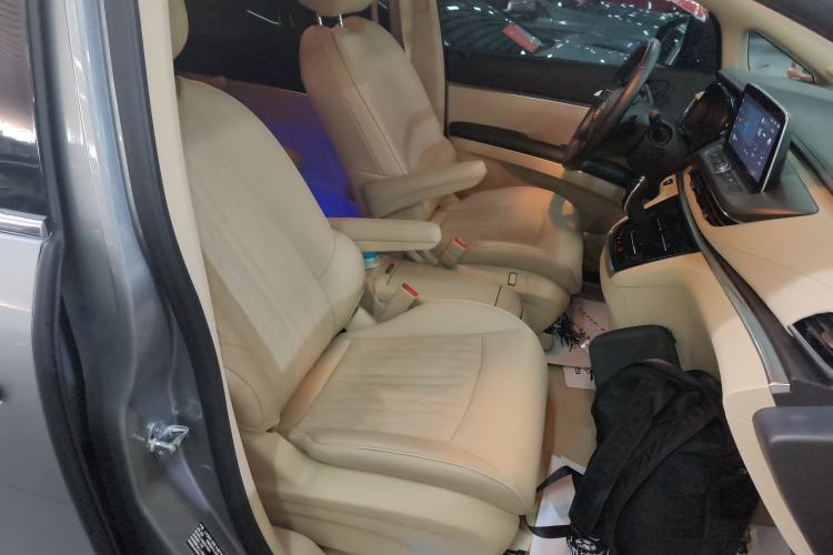 Used Buick GL8 2023 Facelifted Land Cruiser Executive Luxury Version
