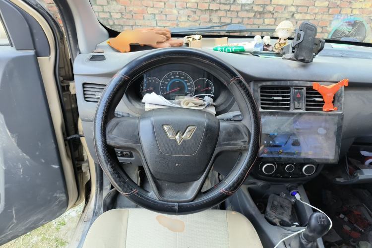 Used Wuling Rongguang V 2015 1.5L Practical Version Steering Wheel