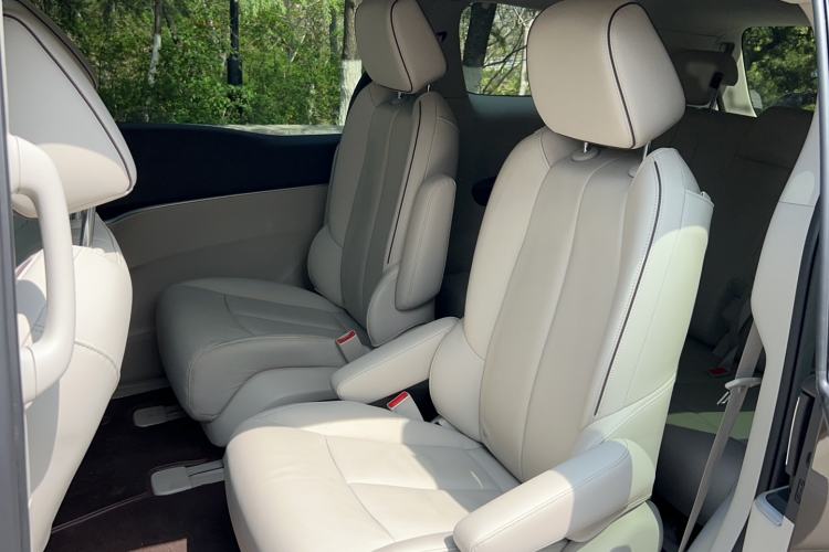 Used Buick GL8 2021 Land Cruiser Executive Class 652T Luxury Model Left Rear Seat