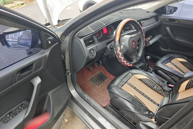 Used Volkswagen Santana 2013 1.6L Manual Fashion Edition Driver Seat