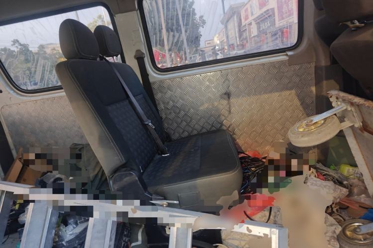 Used SAIC MAXUS Xintu V80 2018 2.5T 6-Speed Manual Aoyuntong Short Wheelbase Mid-Height 5-6 Seater
