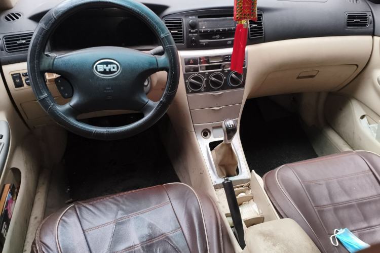 Used BYD F3 2013 1.5L Manual Luxury Model Center Console