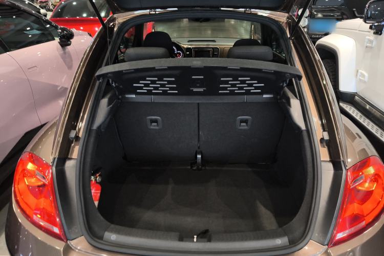 Used Volkswagen Beetle 2015 280TSI Trunk