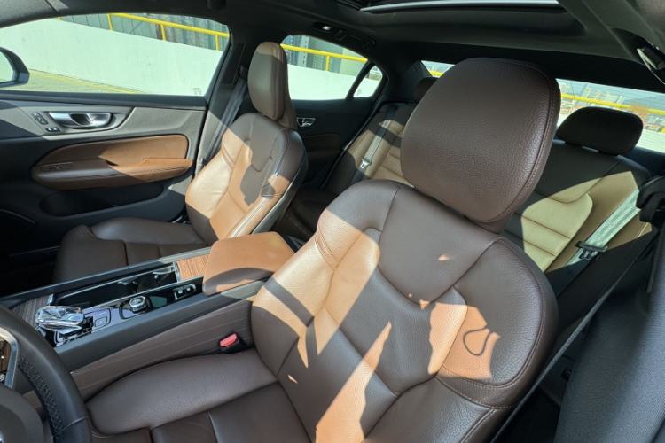 Used Volvo S60 2023 B4 Zhiyuan Luxury Edition
