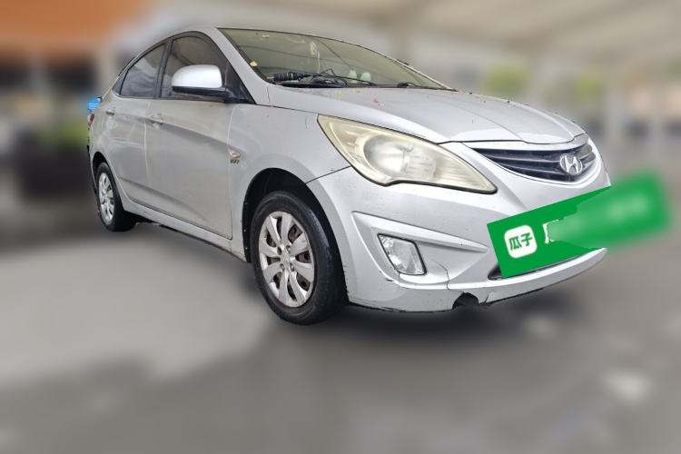 Used Hyundai Verna (older generation) 2010 Sedan 1.4L Manual Comfort GS Front Right 45 Deg