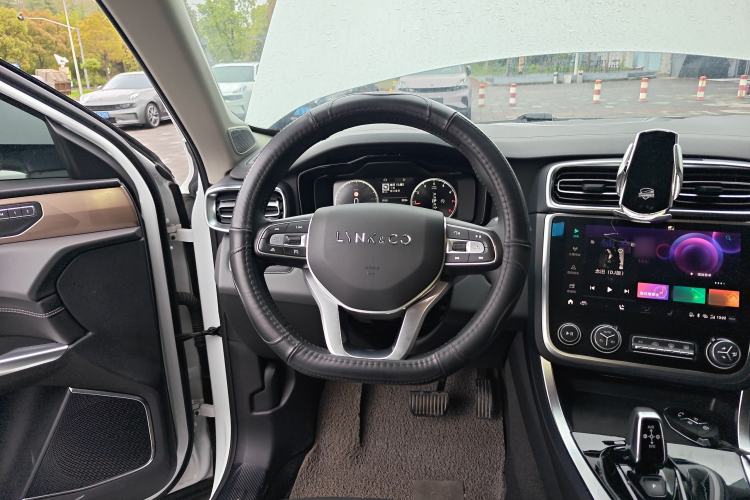 Used Lynk & Co 01 2019 2.0T Two-Wheel-Drive Pro Version China VI Standard Steering Wheel