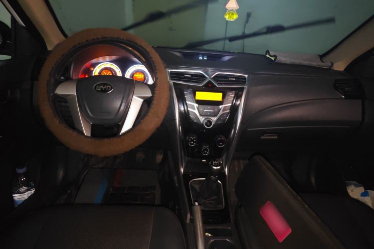 Used BYD F3 2020 1.5L Manual Luxury Edition Center Console