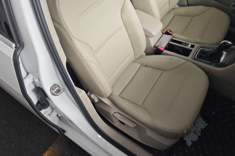 Used Volkswagen Golf 2016 230TSI Automatic Comfort Version
