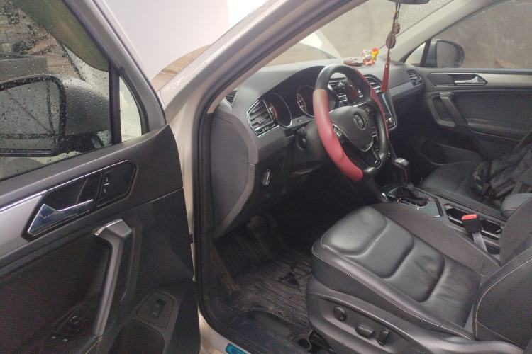 Used Volkswagen Tiguan L 2020 330TSI Automatic Two-Wheel Drive Smart Luxury Edition China VI Standard Driver Seat