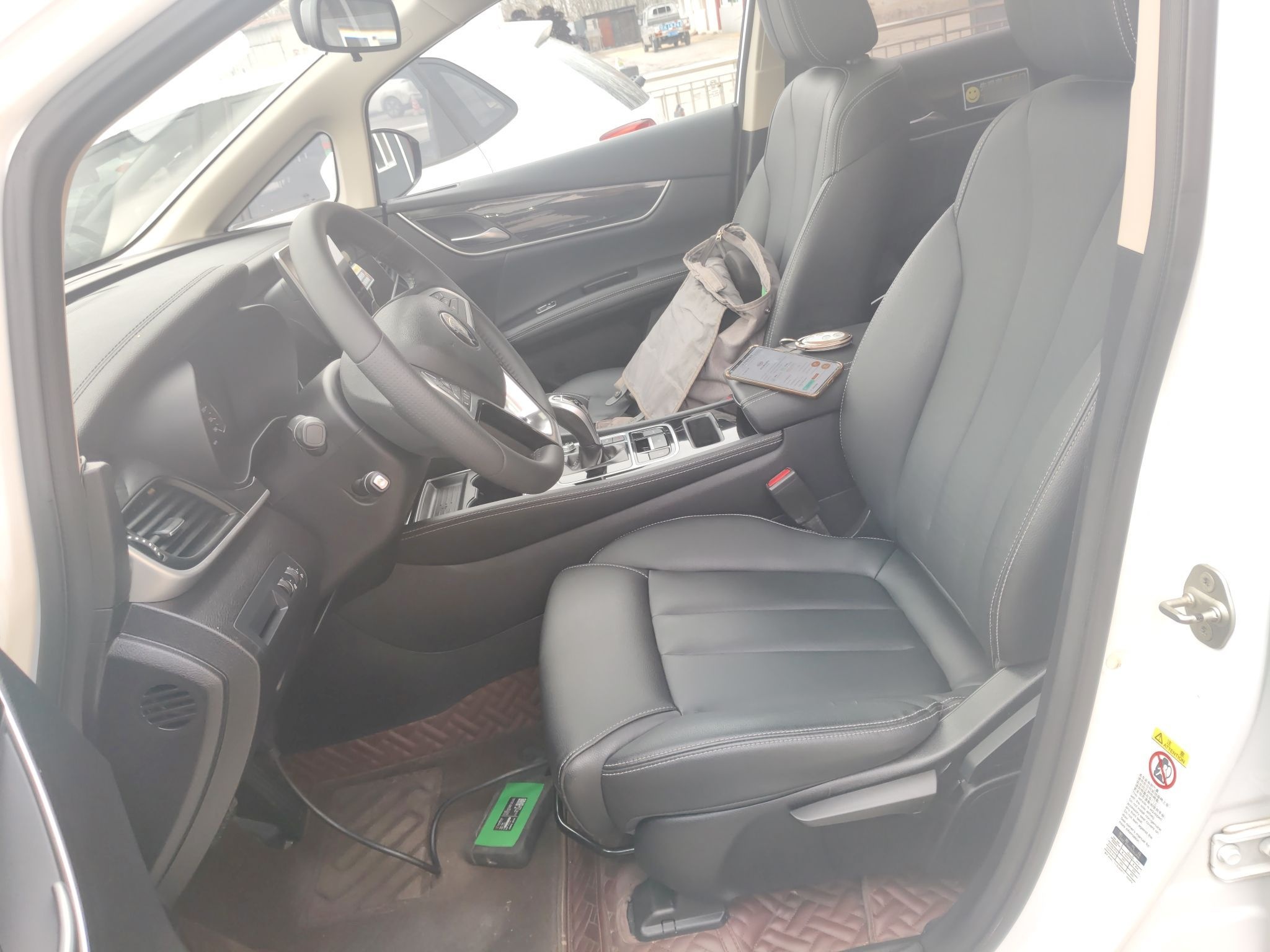 Переднее сиденье в автомобиле