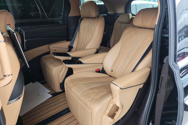 Used Denza D9 2025 DM-i Intelligent Drive 1020 Four-Wheel Drive Flagship Model Left Rear Seat