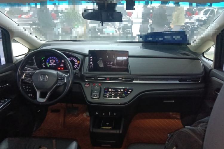 Used Honda Elysion 2022 2.0L eHEV Luxury First Edition Center Console