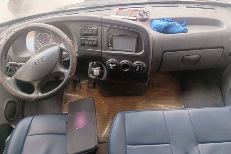 Used Iveco Power Daily 2013 3.0T-V39 High-Roof Box Truck F1C
