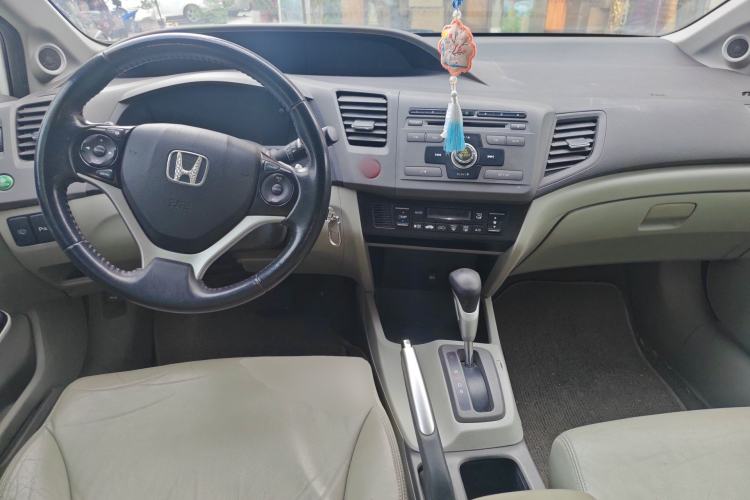 Used Honda Civic 2012 1.8L automatic luxury edition Center Console