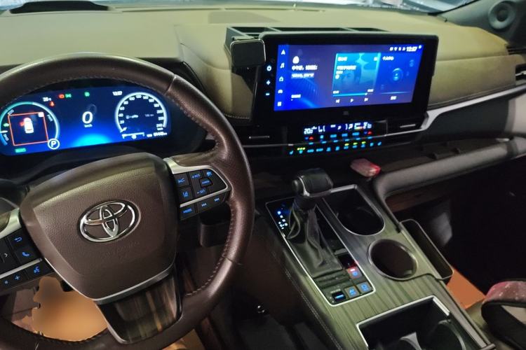 Used Toyota SIENNA 2021 2.5L Hybrid Platinum Edition Center Console