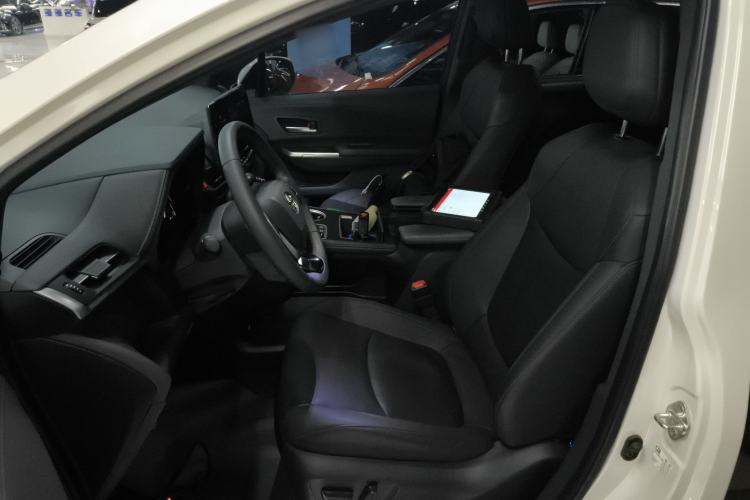 Used Toyota Sienna 2023 2.5L Hybrid Deluxe Edition
