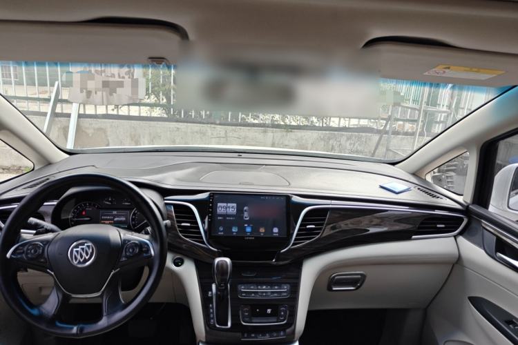 Used Buick GL8 2017 ES 28T Comfort Model China V Standard Center Console