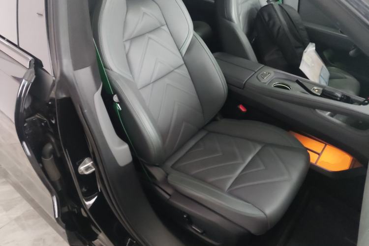 Used Zeekr 001 2023 WE Edition 86 kWh Right Front Seat