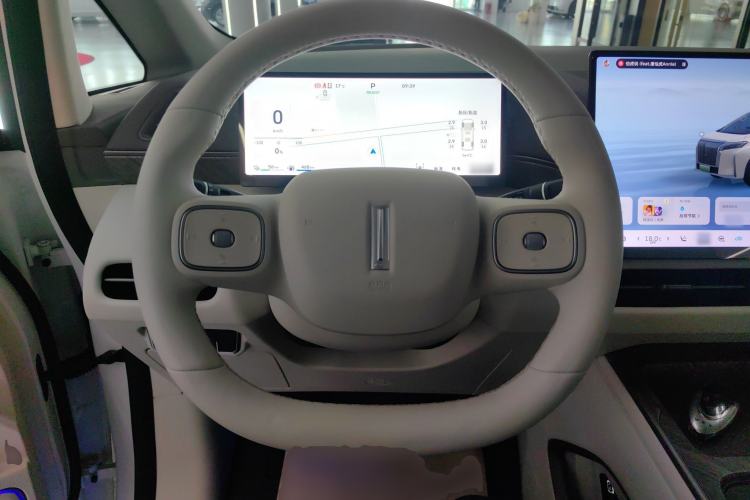 Used Wey Gaoshan 2025 Four-Wheel Drive Alpine 8 Steering Wheel