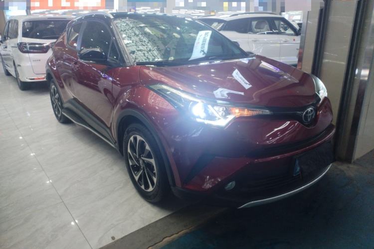 Used Toyota IZOA 2018 2.0L Yichi Version China VI Standard Front Right 45 Deg