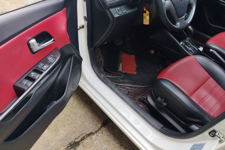 Used Kia K2 2015 Hatchback 1.4L AT GLS Cool Edition Driver Seat