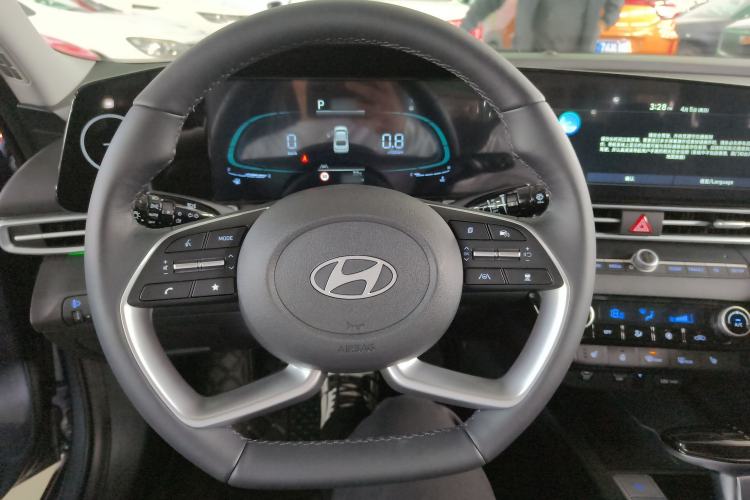 Used Hyundai Elantra 2023 1.5L CVT LUX Prestige Edition Steering Wheel
