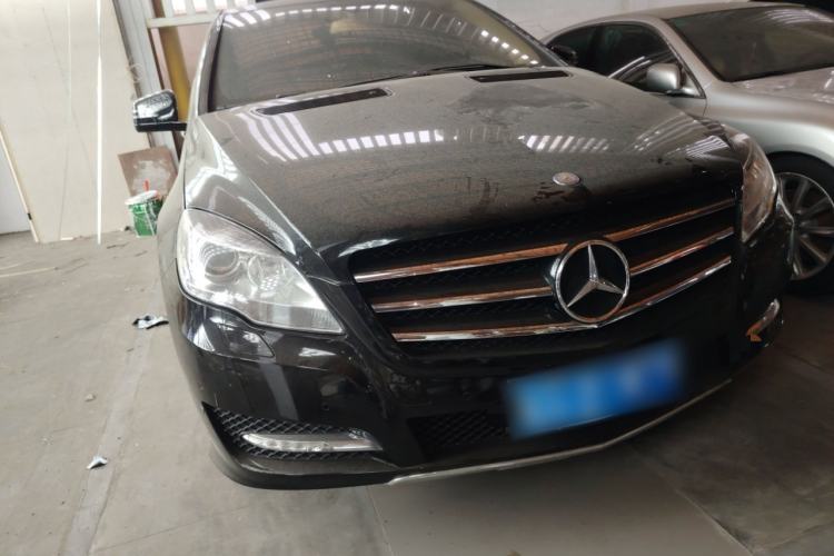 Used Mercedes-Benz R-Class 2017 R 320 4MATIC Business Edition Prestige Model Front Right 45 Deg