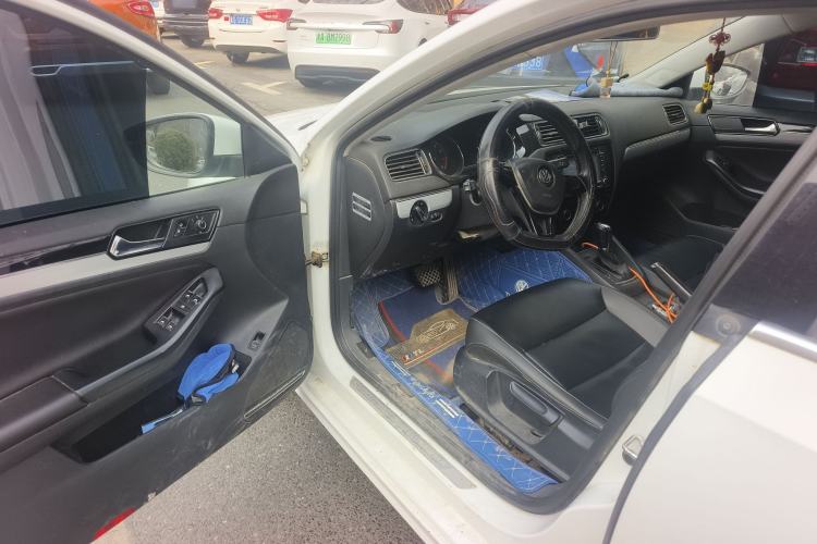 Used Volkswagen Sagitar 2015 230TSI Automatic Comfort Version Driver Seat