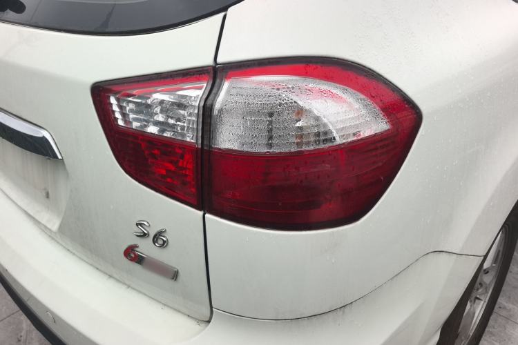 Used BYD S6 2014 2.4L Automatic Prestige 5-Seater
