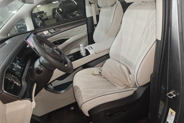 Used Denza D9 2024 DM-i 970 Luxury Model