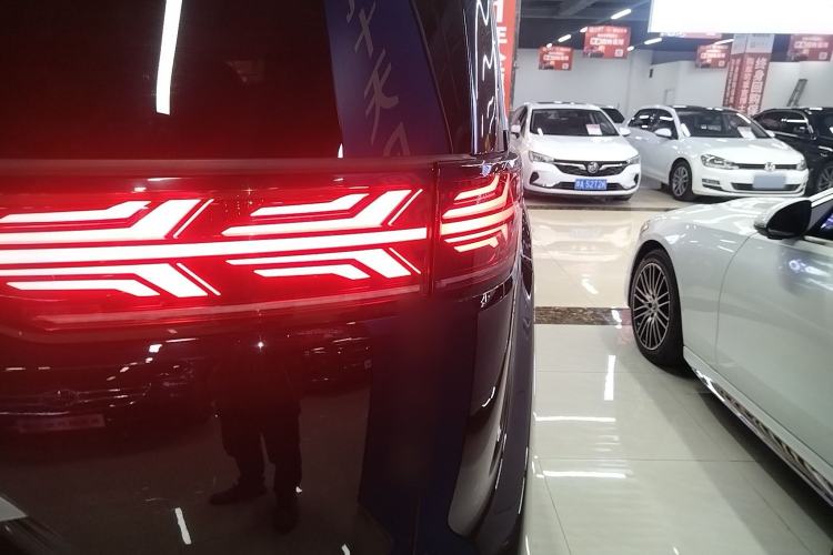 Used Denza D9 2025 DM-i Intelligent Drive 1020 Four-Wheel Drive Flagship Model