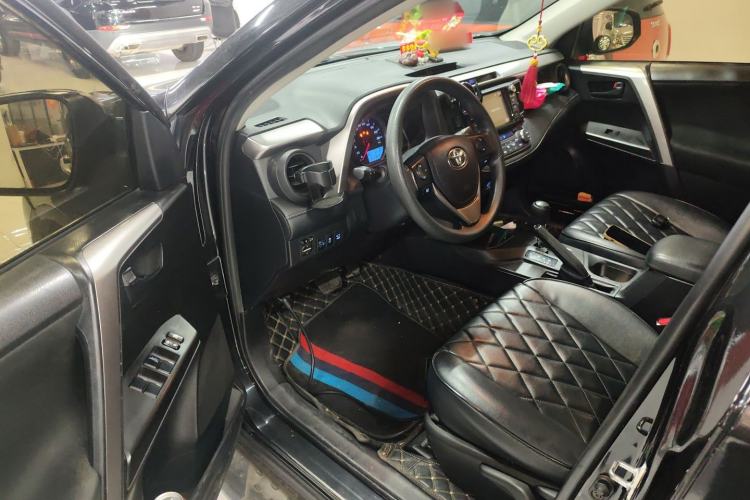 Used Toyota RAV4 2016 2.0L CVT Two-Wheel Drive Fashion Edition China V Standard